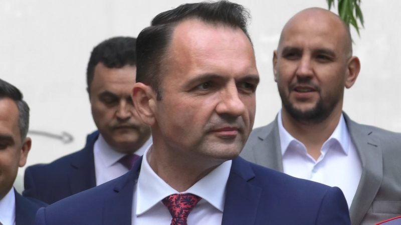 La Târgoviște, candidatura pentru continuitate: Primarul Daniel Cristian Stan și-a depus candidatura pentru un nou mandat de primar. VIDEO La Târgoviște, candidatura pentru continuitate: Primarul Daniel Cristian Stan și-a depus candidatura pentru un nou mandat alături de o echipă puternică de consilieri locali ai PSD.