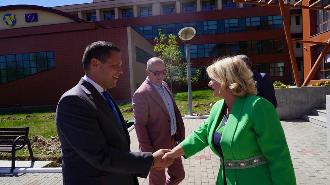 CJ Dâmbovița și-a reafirmat sprijinul pentru învățământul superior dâmbovițean, președintele CJ Dâmbovița, Corneliu Ștefan spune că Universitatea