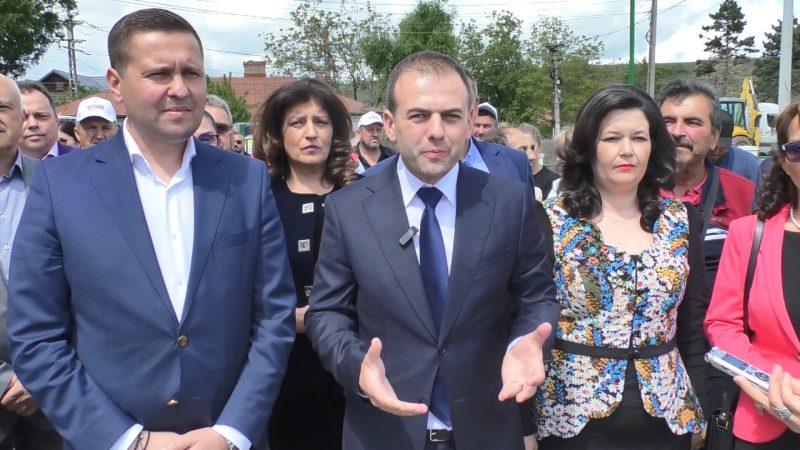Primarul comunei Răzvad, Emanuel Spătaru, și echipa sa de consilieri locali și-au depus candidaturile pentru un nou mandat Primarul comunei Răzvad, Emanuel Spătaru, și echipa sa de consilieri locali și-au depus candidaturile pentru un nou mandat , oficial au intrat în cursa electorală din 9 iunie.