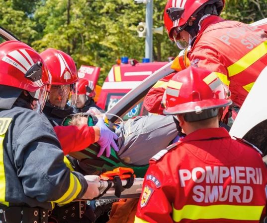 Pompierii dâmbovițeni vor fi la datorie în aceste zile Pompierii dâmbovițeni vor fi la datorie în aceste zile, astfel încât cetățenii să se poată bucura în siguranță de minivacanța de 1 Mai și Sărbătorile Pascale Ortodoxe.