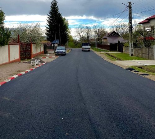 Comuna Mănești: Se lucrează la modernizarea DC117 în satul Drăgăești-Ungureni În comuna Mănești se lucrează în satul Drăgăești-Ungureni la modernizarea DC117 cu șanțuri betonate și accese în curți și realizarea