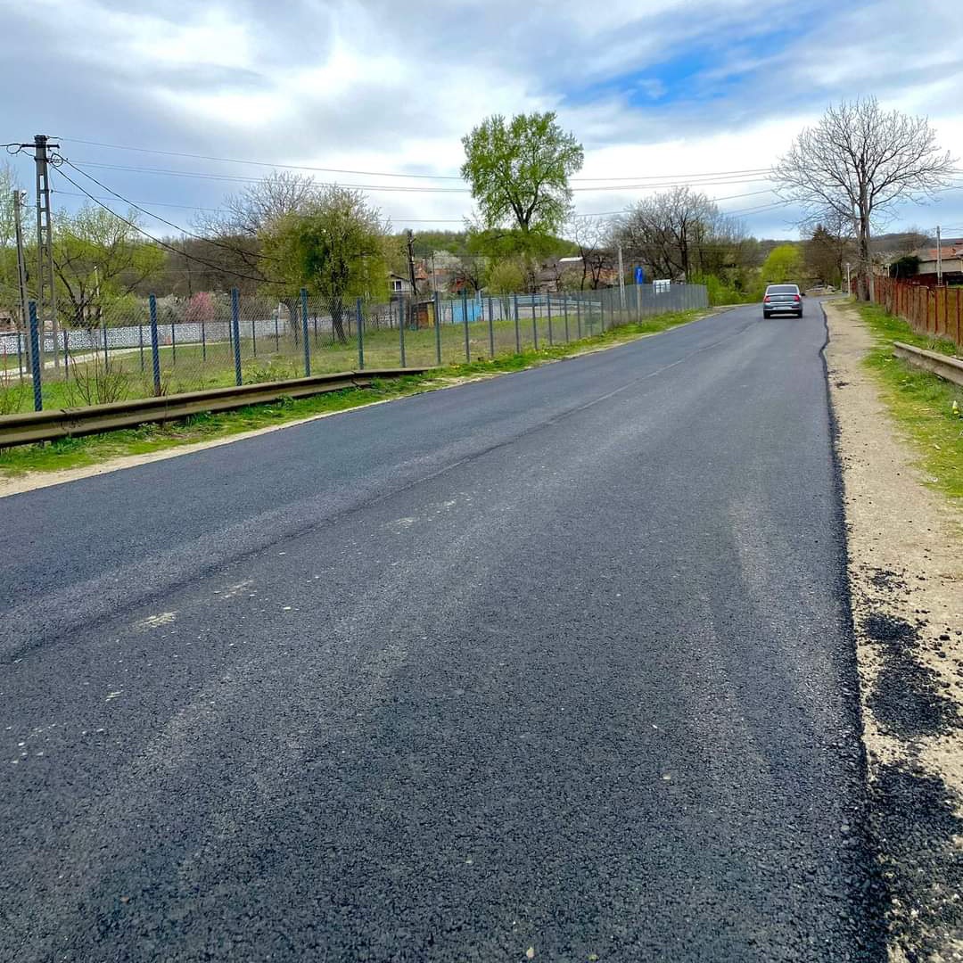 Comuna Mănești: Se lucrează la modernizarea DC117 în satul Drăgăești-Ungureni