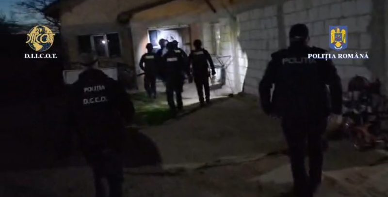 Mascații au descins la traficanţii de persoane.VIDEO Mascații au descins la traficanţii de persoane, la data de 3 aprilie 2024, polițiștii Serviciului de Combatere a Criminalității Organizate Dâmbovița
