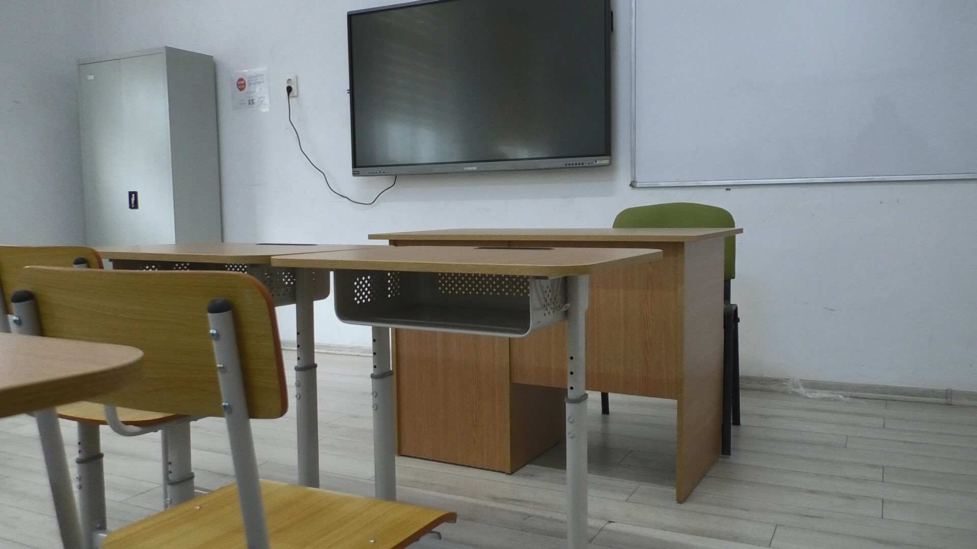 La Târgoviște a început dotarea celor 31 de unități școlare și preșcolare, cu mobilier didactic și de laborator, finanțarea a fost obținută de administrația locală prin PNRR.
