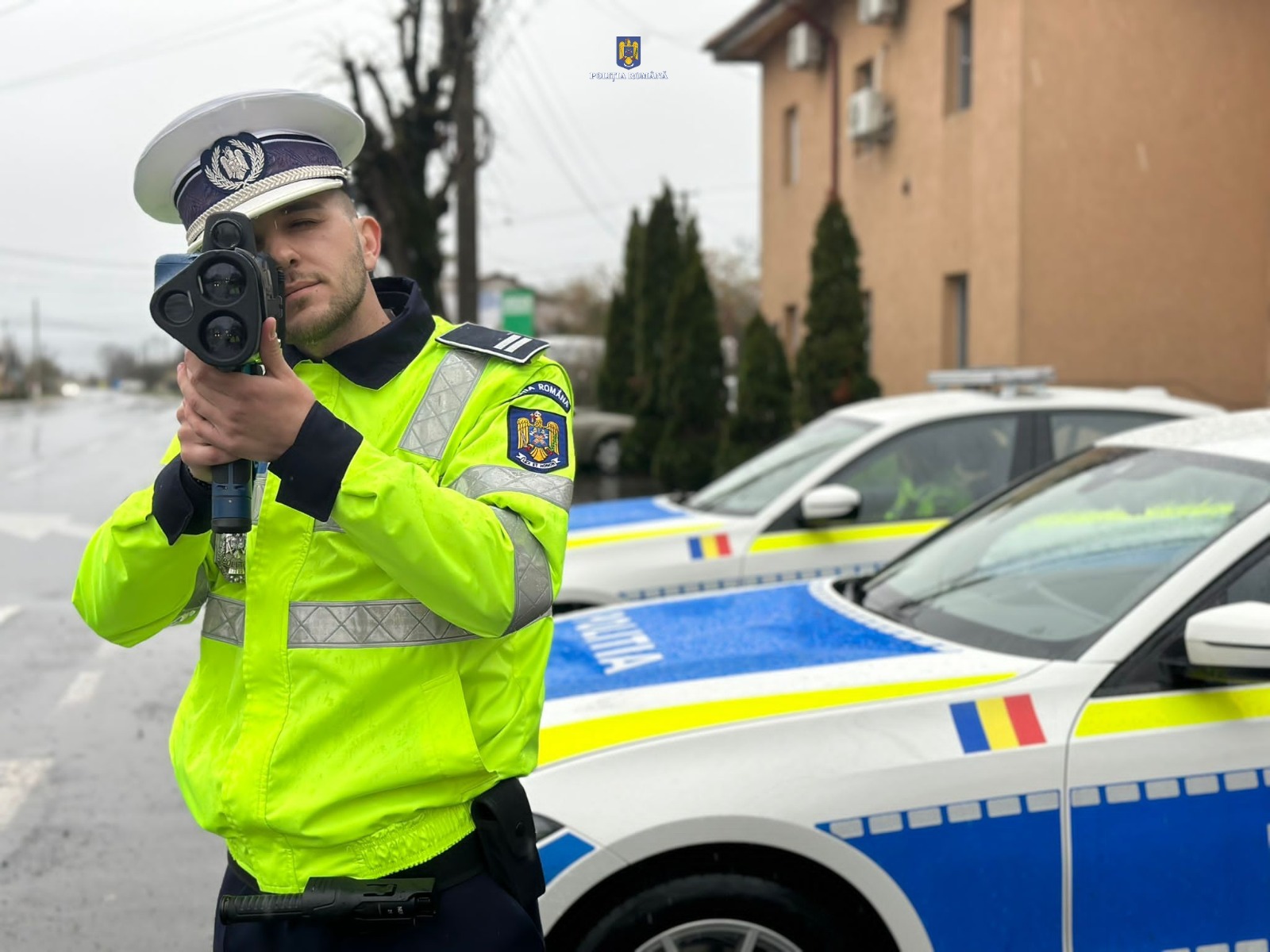 Depistat cu viteză excesivă și fără permis pentru 120 de zile, polițiștii din  Găești au continuat activitățile pentru monitorizarea traficului și impunerea respectării legislației rutiere.