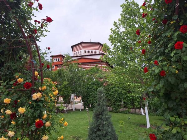 Mâna dreaptă a Sfântului Ioan Rusul va fi adusă pentru prima dată în România, la Mănăstirea Pantocrator Mâna dreaptă a Sfântului Ioan Rusul va fi adusă pentru prima dată în România, la Mănăstirea Pantocrator, în data de 17 mai.