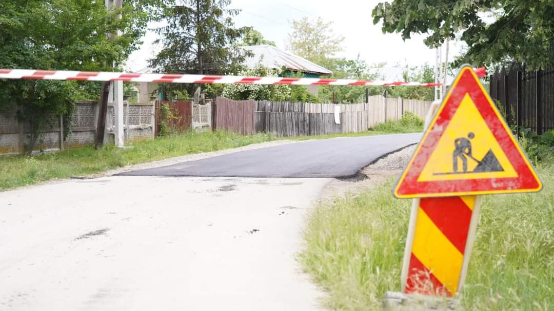 În comunele Băleni și Cornățelu se lucrează la investiții importante cu finanțare prin PJDL, președintele CJ Dâmbovița, Corneliu Ștefan a făcut o vizită în teren pe șantiere.