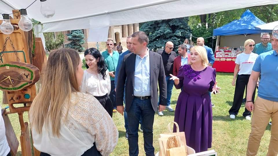 Târgul meșterilor populari în cadrul Zilelor județului Dâmbovița: O incursiune în tradițiile și meșteșugurile autentice