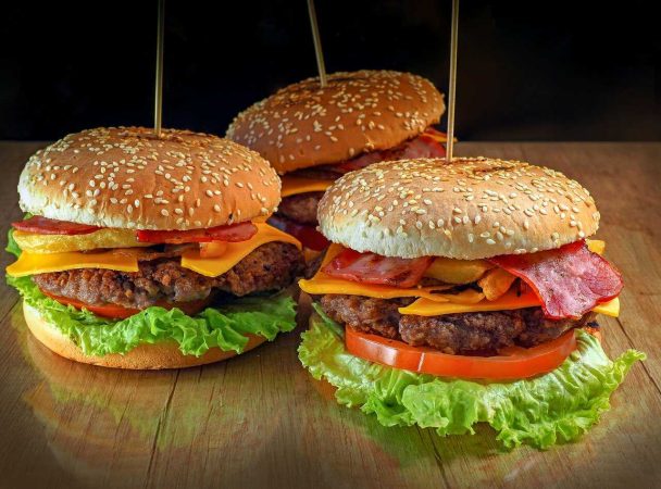 Pe 28 mai este Ziua Hamburgerului Pe 28 mai este Ziua Hamburgerului