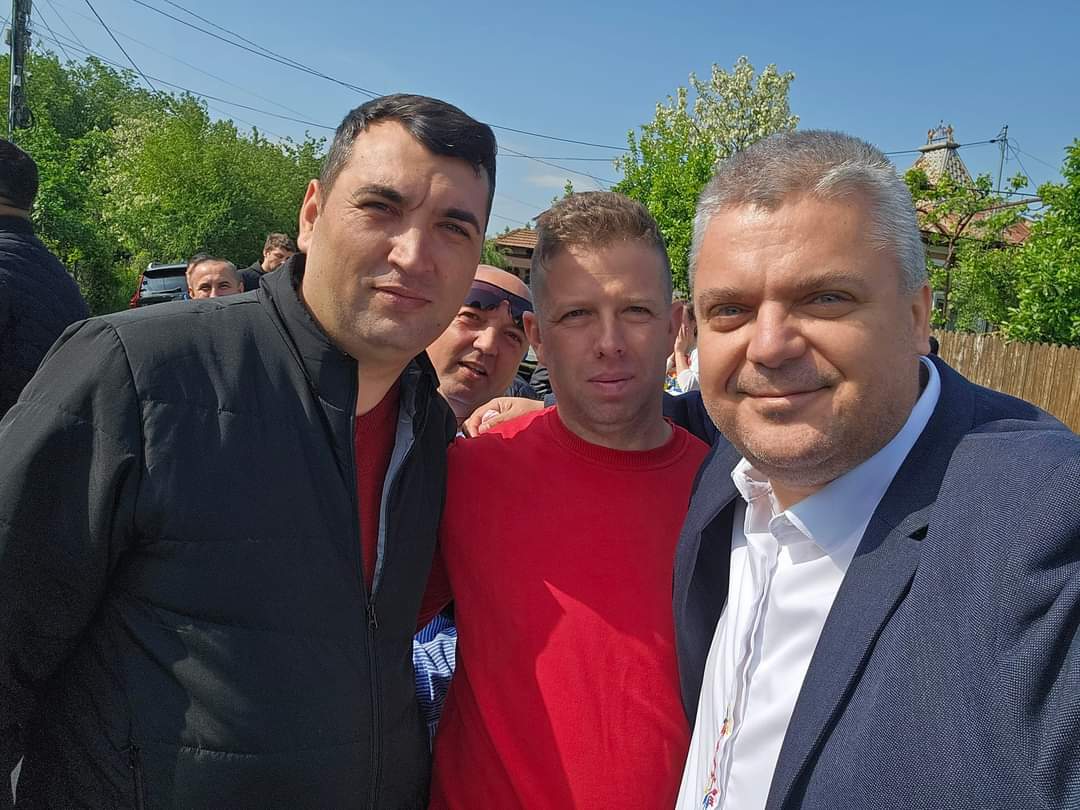 Tradiția se păstrează la Gura Foii: Concursul Ciocnitului ouălelor, în ziua de Paște.