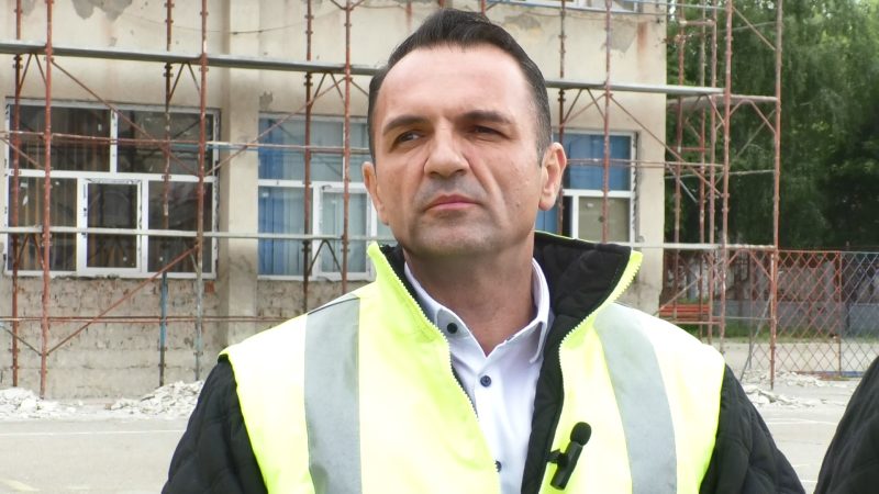 De mâine, 16 mai, strada Grigore Alexandrescu din Târgoviște, intră în reabilitare, se circulă cu restricții, anunțul a fost făcut de primarul municipiului Târgoviște, Cristian Daniel Stan. 