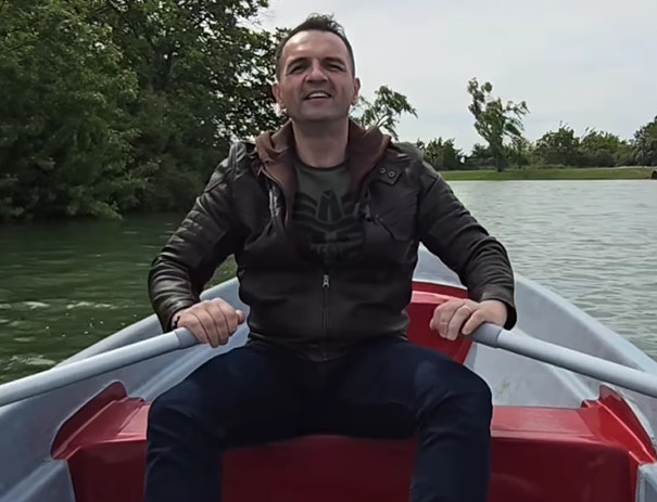 În curând, se vor putea desfășura activități de agrement pe lacul din parcul de lângă Complexul Turistic de Natație. VIDEO