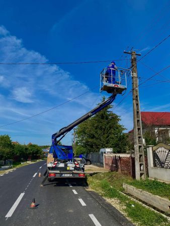 Modernizarea iluminatului public în comuna Mănești este în plin proces de realizare Modernizarea iluminatului public în comuna Mănești este în plin proces de realizare.