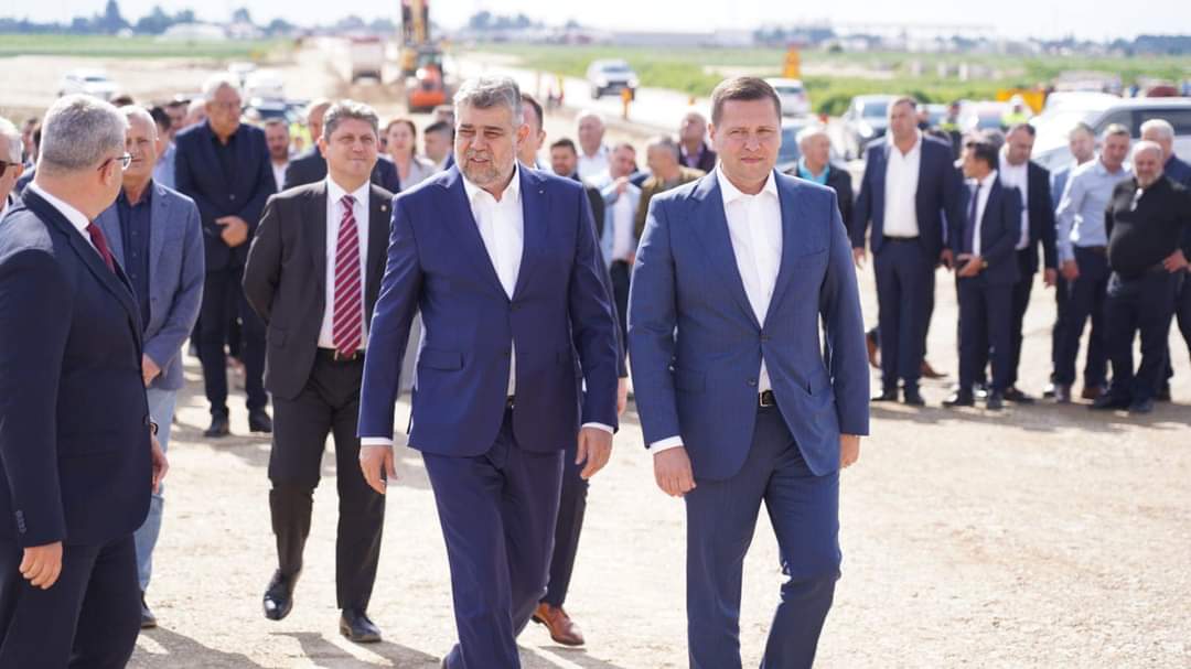 Vizită pe șantierul DN7 Bâldana – Titu, premierul Marcel Ciolacu și președintele CJ Dâmbovița, Corneliu Ștefan, au mers peșantierul lucrărilor de extindere la patru benzi a DN7 Bâldana – Titu.