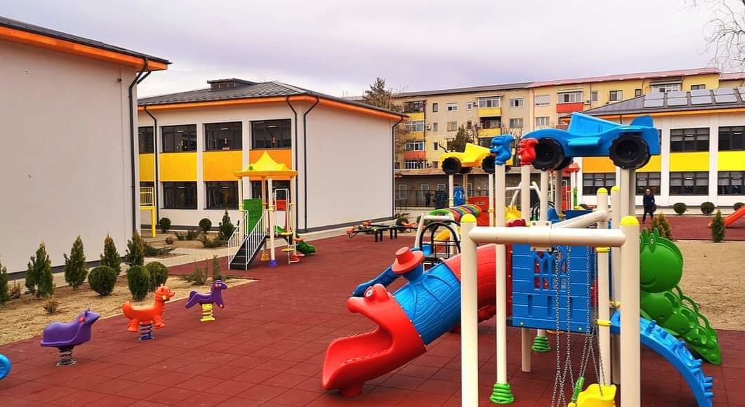 Investiții majore în infrastructura școlară din Târgoviște, în ultimii 4 ani, s-au reabilitat, modernizat, dotat sau extins 10 unități de învățământ