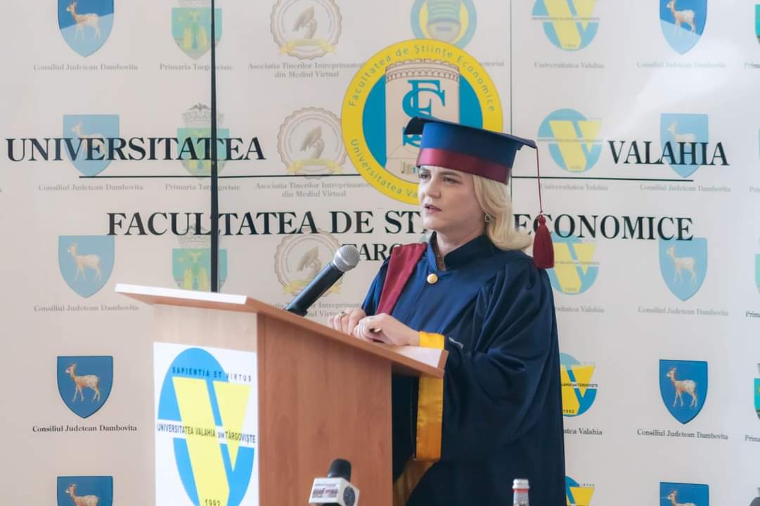 Universitatea "Valahia" din Târgoviște a sărbătorit cu fast și emoție 32 de ani de existență în cadrul unei ședințe festive a Senatului universitar.