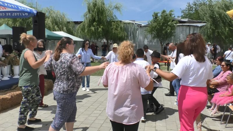 Cântec, voie bună și zâmbete, oamenii din satele Colacu, Săbiești, Bălănești și Stănești s-au adunat într-o atmosferă plină de bucurie și entuziasm pentru a sărbători "Ziua fiilor și fiicelor satelor". 