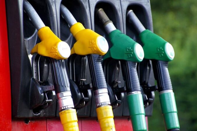 De la 1 iulie se scumpesc carburanții și totodată poate duce la creșterea prețurilor în lanț De la 1 iulie se scumpesc carburanții și totodată poate duce la creșterea prețurilor în lanț