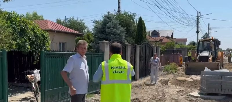 Se lucrează la modernizarea tramei stradale în comuna Răzvad Se lucrează la modernizarea tramei stradale în comuna Răzvad