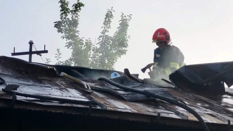 Incendiu puternic în comuna Odobești Incendiu puternic în comuna Odobești, în jurul orei 10:11, pompierii au fost solicitați să intervină în cazul unui incendiu