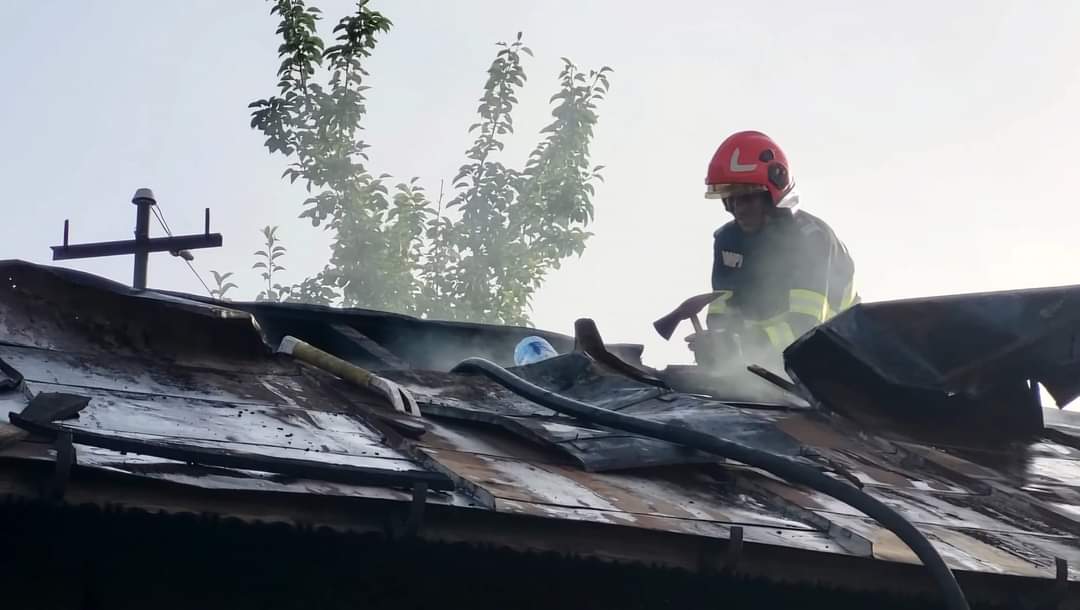 Incendiu puternic în comuna Odobești, în jurul orei 10:11, pompierii au fost solicitați să intervină în cazul unui incendiu