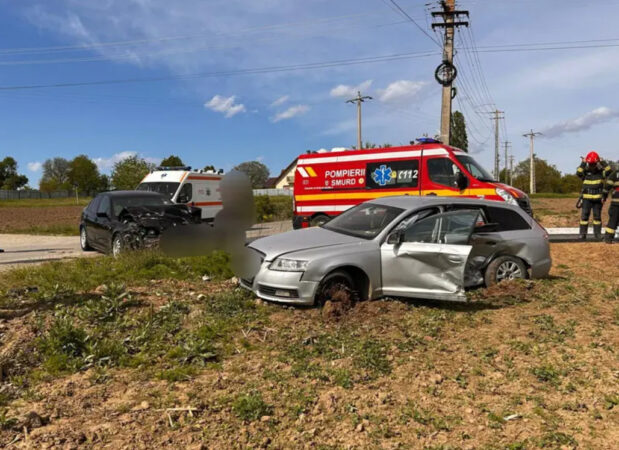 Coliziune puternică între două autoturisme, cinci persoane au fost rănite Coliziune puternică între două autoturisme, cinci persoane au fost rănite, polițiștii din cadrul Poliției Orașului Răcari au fost sesizați