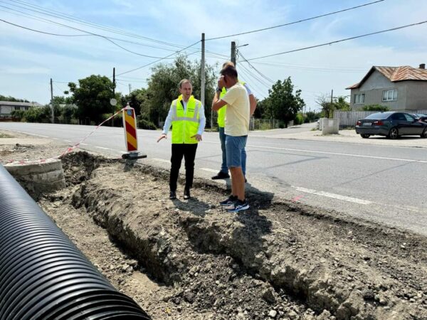 În comuna Răzvad, lucrările la trama stradală sunt în plină desfășurare În comuna Răzvad, lucrările la trama stradală sunt în plină desfășurare, conform programului stabilit, și sunt verificate zilnic