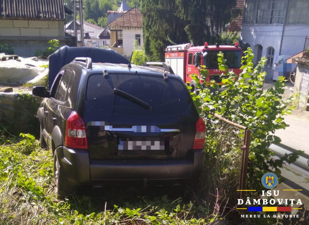 Clipe de groază, s-a răsturnat cu mașina, în jurul orei 09:23, pompierii au fost solicitați să intervină în cazul unui