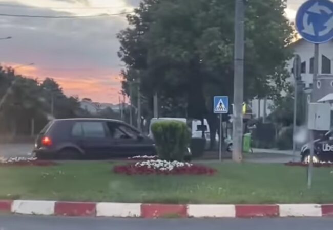 Șocant: Un șofer începător a condus autoturismul pe bulevardul I.C. Brătianu din Târgoviște, pe contrasens Șocant: Un șofer în vârstă de 18 ani a condus autoturismul, pe bulevardul I.C. Brătianu din Târgoviște, pe sensul opus de mers.Imaginile au apărut în spațiul public .