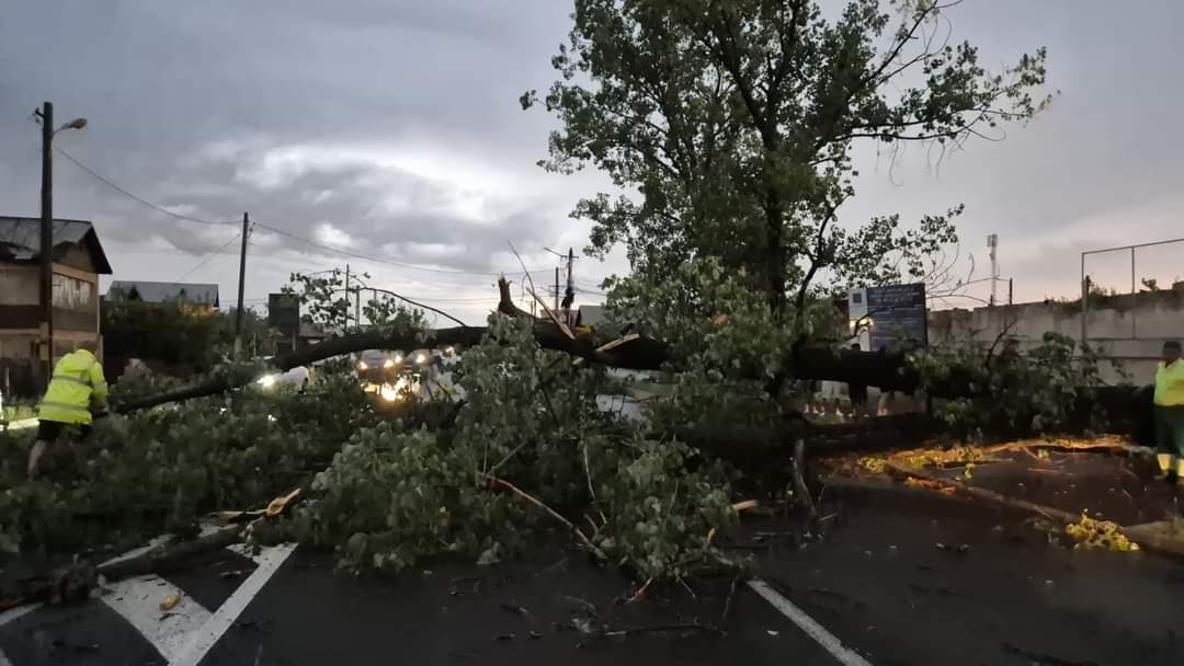 Respectați recomandările pentru a preveni evenimente nedorite pe timpul furtunilor.
