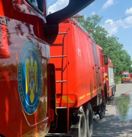 Incendiu produs la o autoutilitară în satul Potlogi Incendiu produs la o autoutilitară în satul Potlogi, Garda de intervenție Potlogi din cadrul Detașamentului Titu