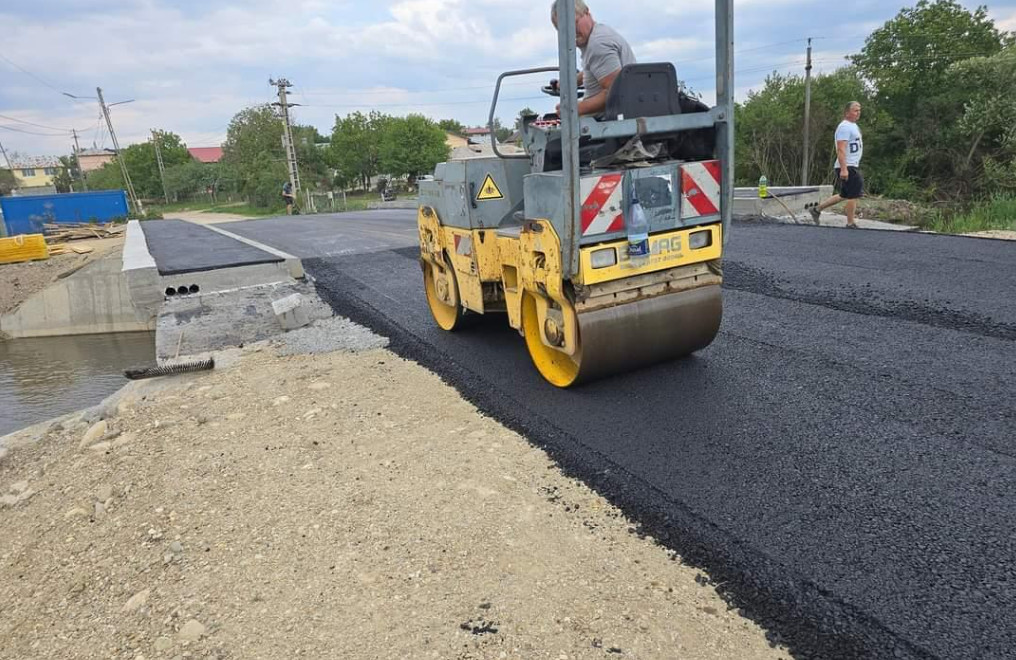 Lucrările la Podul pe DC 159 în comuna Niculești sunt pe ultima sută de metri, marcând astfel un moment semnificativ pentru locuitorii din zonă.