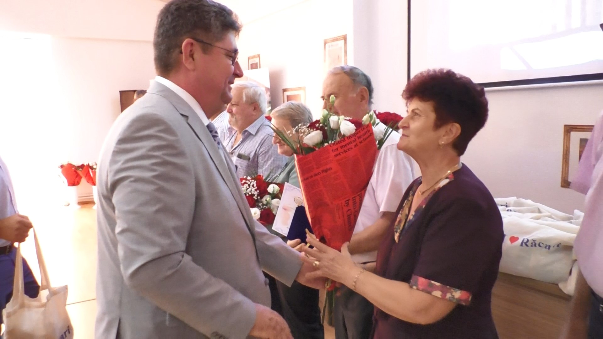 Răcari, orașul recunoașterii: Premii pentru cuplurile de aur, elevi, eroi și mentori.