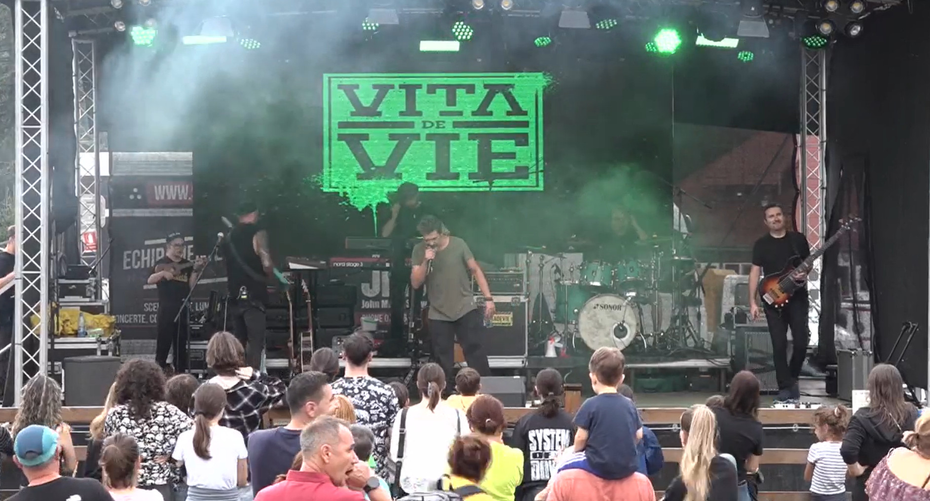 Final exploziv al Festivalului Peștera-Padina 2024: Vița de Vie și Lovebite au făcut atmosferă pe scena de la Peștera-Padina.