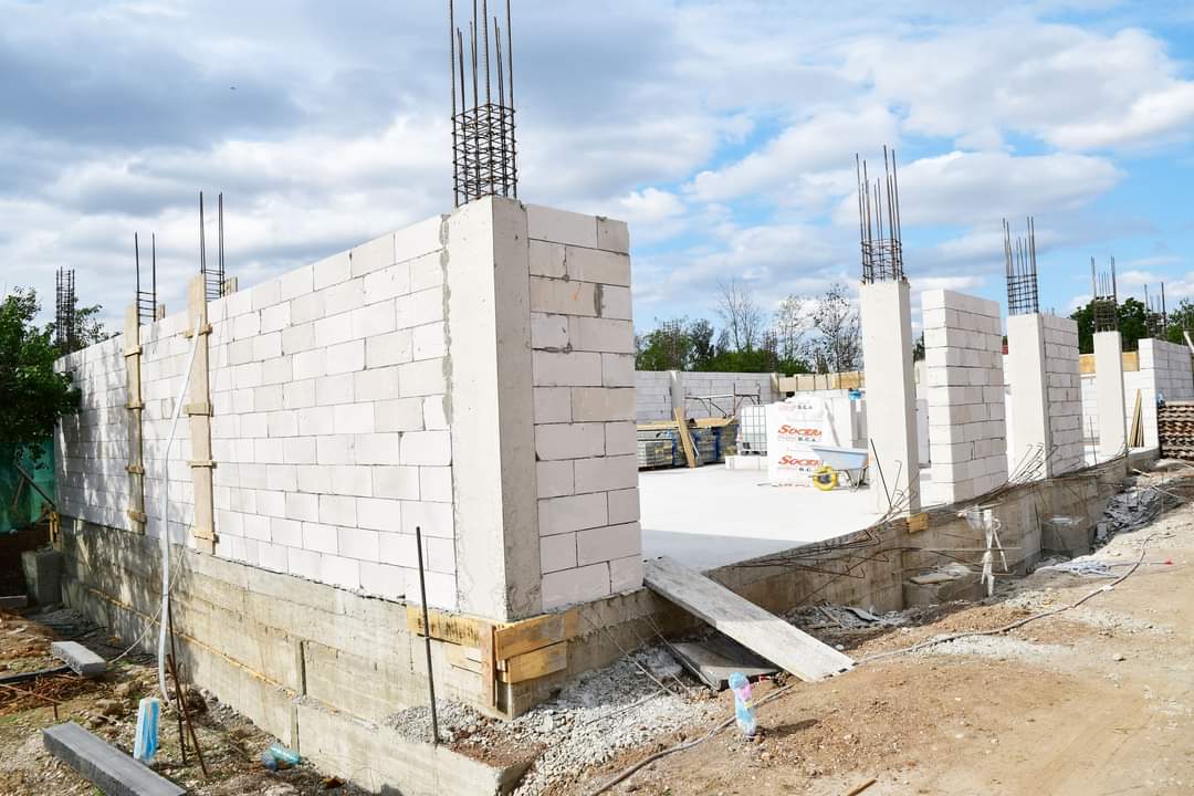 Școala Colacu din orașul Răcari se află într-un amplu proces de modernizare și extindere, un proiect ambițios ce are o valoare totală de 14.382.022,22 lei.