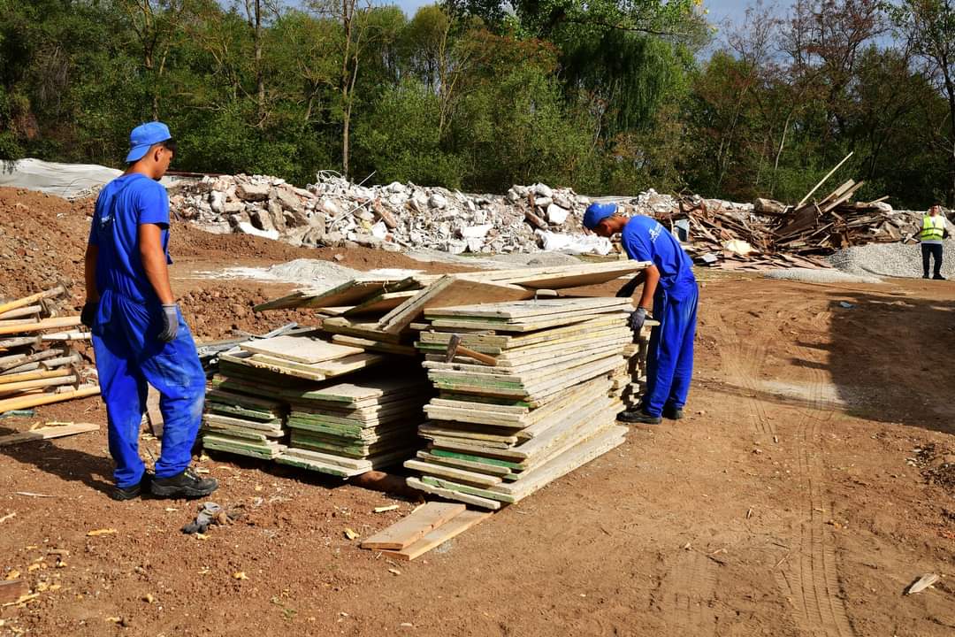 Școala Colacu din orașul Răcari se află într-un amplu proces de modernizare și extindere, un proiect ambițios ce are o valoare totală de 14.382.022,22 lei.