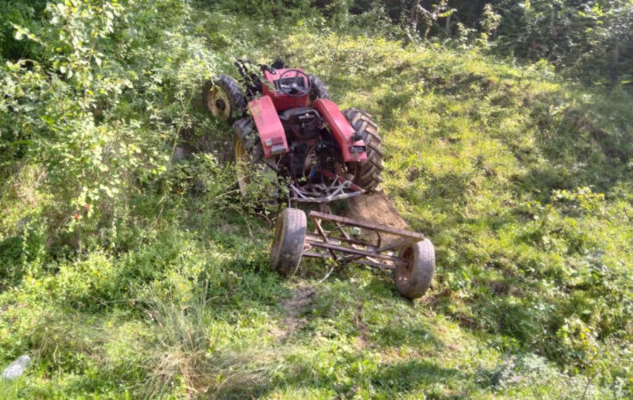 Accident tragic în localitatea Râu Alb de Jos, un bărbat a fost strivit de un tractor Accident tragic în localitatea Râu Alb de Jos a mobilizat echipaje de intervenție pentru salvarea unei persoane surprinse de un utilaj agricol.