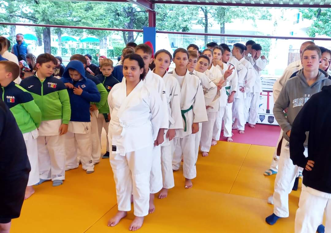 Primarul Marius Caravețeanu anunță un succes al micilor sportivi răcăreni la prima competiție de Judo, ACS Gani s-a întors cu medalii.