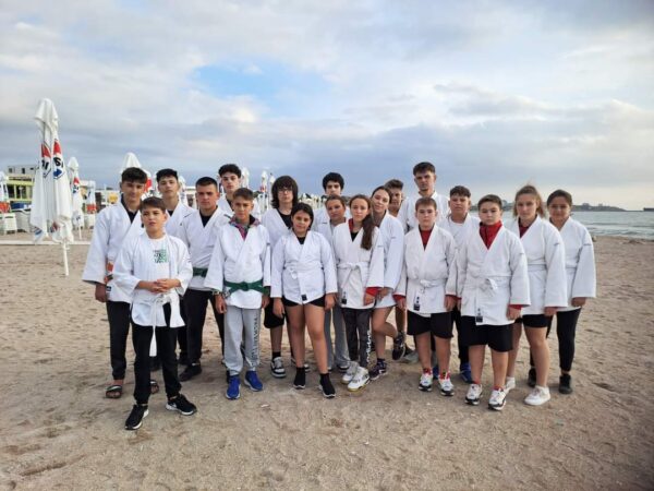 Primarul Marius Caravețeanu anunță un succes al micilor sportivi răcăreni la prima competiție de Judo Primarul Marius Caravețeanu anunță un succes al micilor sportivi răcăreni la prima competiție de Judo, ACS Gani s-a întors cu medalii.