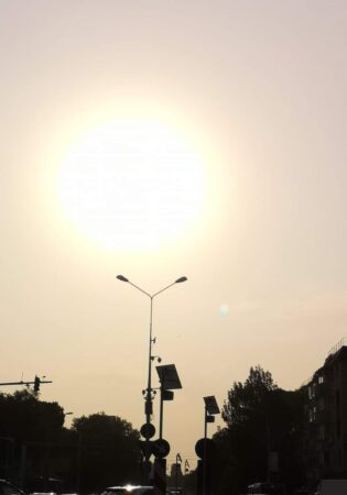 AVERTISMENT: ANM și Agenția Națională pentru Protecția Mediului anunță nor de praf din Asia asupra întregii țări Norul de praf în București, miercuri dimineață