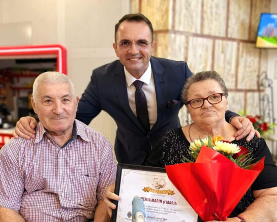 Tradiția se păstrează de Zilele Cetății Târgoviște: Au fost premiate cuplurile de aur Tradiția se păstrează de Zilele Cetății Târgoviște: Au fost premiate cuplurile de aur, primarul municipiului Târgoviște, Daniel Cristian Stan