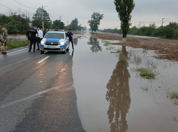 POLIȚIA ROMÂNĂ FACE RECOMANDĂRI ÎN CONDIȚII METEO NEFAVORABILE POLIȚIA ROMÂNĂ FACE RECOMANDĂRI ÎN CONDIȚII METEO NEFAVORABILE, având în vedere faptul că în mai multe județe ale țării se circulă