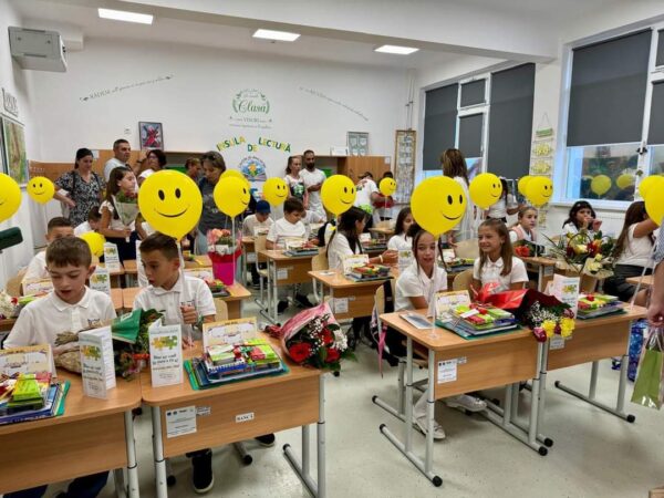 Deschiderea noului an școlar într-o atmosferă plină de entuziasm și optimism la Răzvad, administrația locală condusă de primarul Emanuel Spătaru