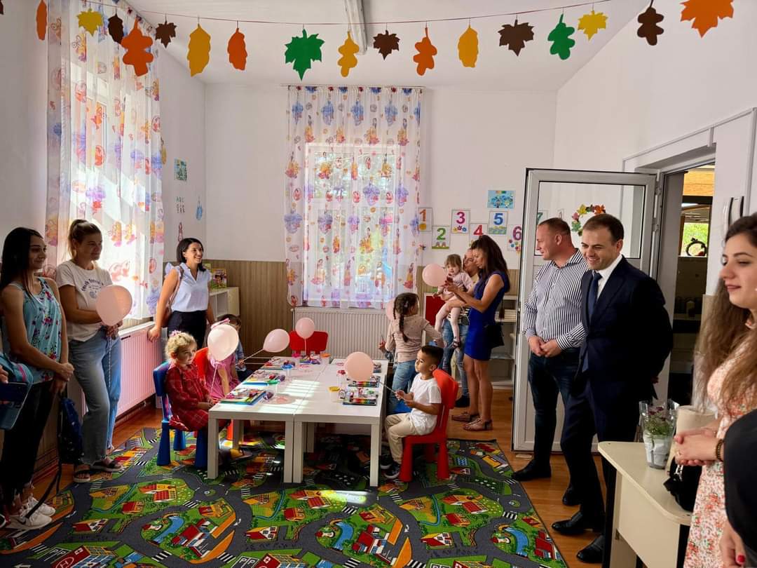 Deschiderea noului an școlar într-o atmosferă plină de entuziasm și optimism la Răzvad, administrația locală condusă de primarul Emanuel Spătaru