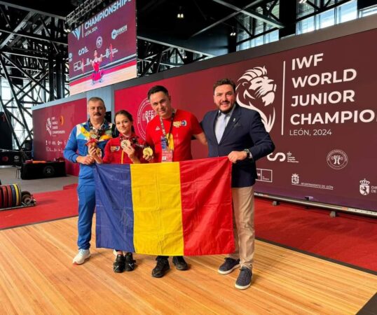Aur și bronz pentru România la Campionatele Mondiale de Haltere Juniori 2024 Aur și bronz pentru România la Campionatele Mondiale de Haltere Juniori 2024 - Leon, Spania! Ziua 1 a competiției vine cu rezultate extraordinare
