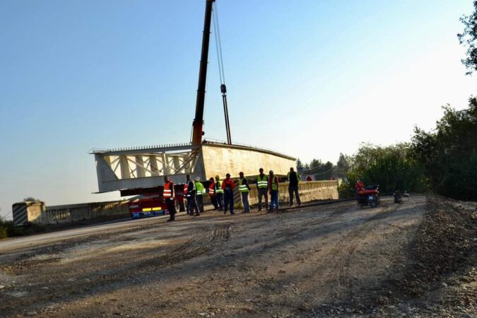 Pe DN7 Bâldana-Titu s-a montat un pod nou în comuna Lungulețu Pe DN7 Bâldana-Titu s-a montat un pod nou în comuna Lungulețu, acesta face parte integrantă a proiectului de modernizare și lărgire