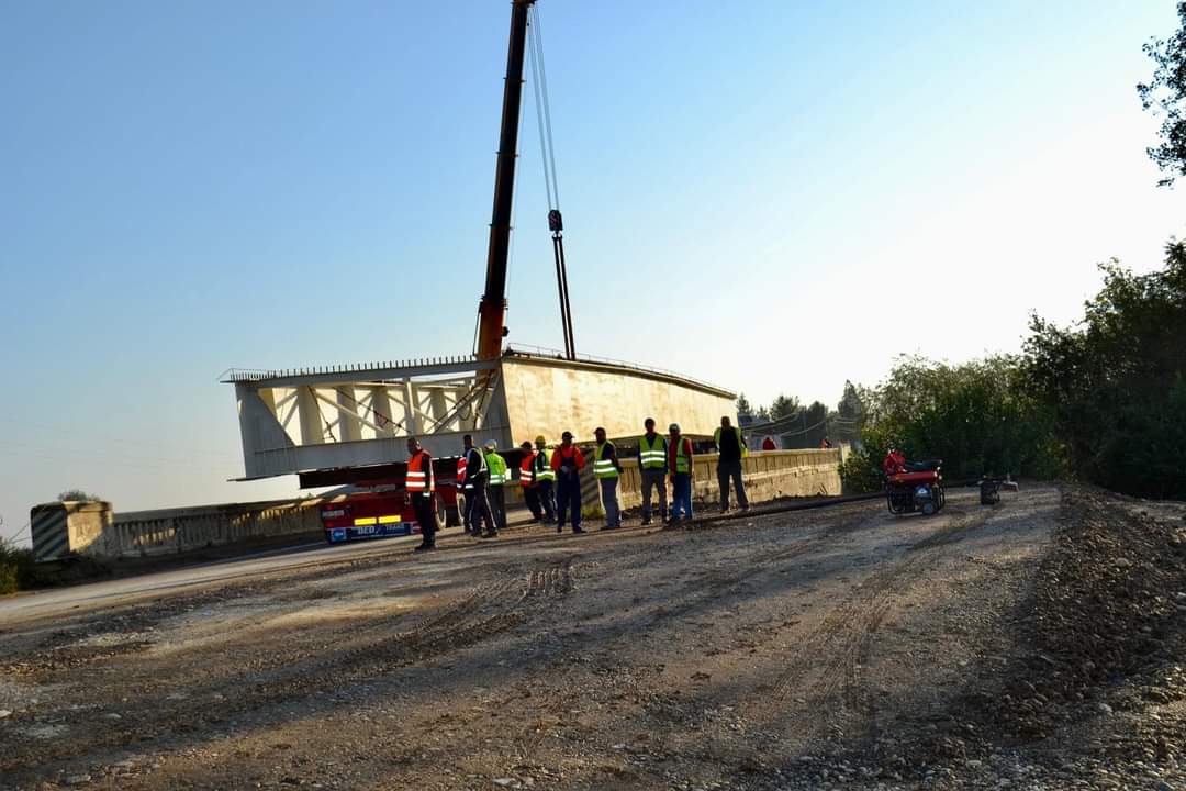 Pe DN7 Bâldana-Titu s-a montat un pod nou în comuna Lungulețu, acesta face parte integrantă a proiectului de modernizare și lărgire