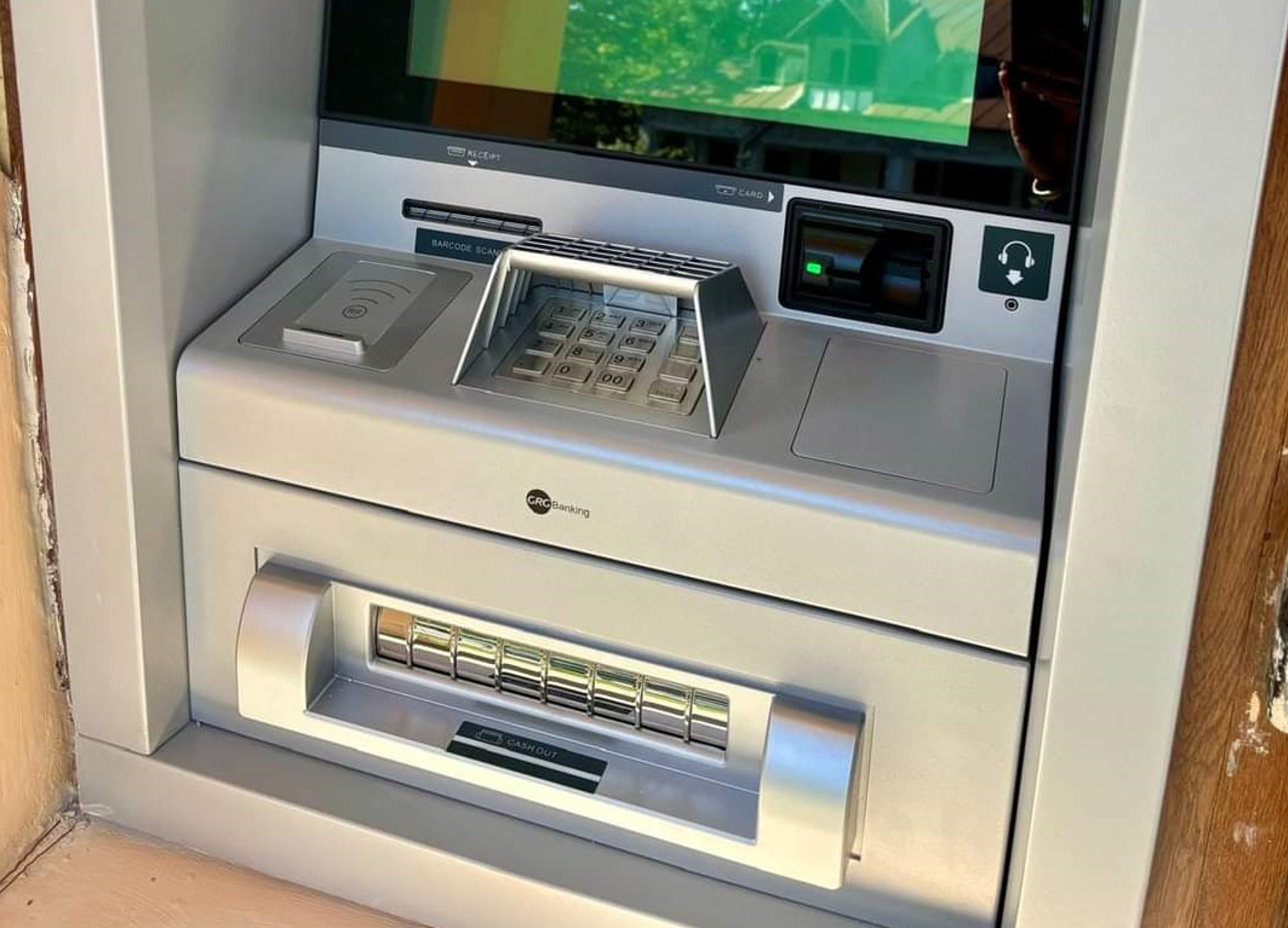 Veşti bune pentru locuitorii comunei Malu cu Flori:Bancomat funcţional la Primăria comunei Malu cu Flori, disponibil 24/7.