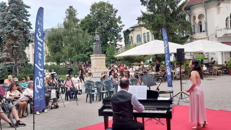 În Centrul Vechi al Târgoviștei a avut loc un concert de muzică clasică ce a captivat publicul prezent În Centrul Vechi al Târgoviștei a avut loc un concert de muzică clasică ce a captivat publicul prezent, în cadrul Festivalului "Belcanto".