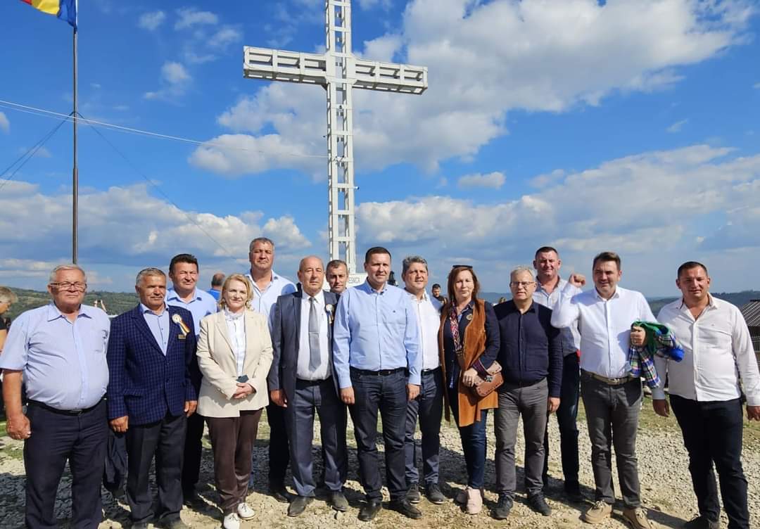 Prefectul județului Dâmbovița, Claudia Gilia, și președintele Consiliului Județean, Corneliu Ștefan, au onorat invitația primarului Gheorghe Brebeanu